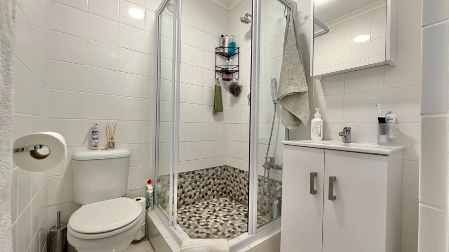 1 Bedroom Property for Sale in Gordons Bay Central Western Cape